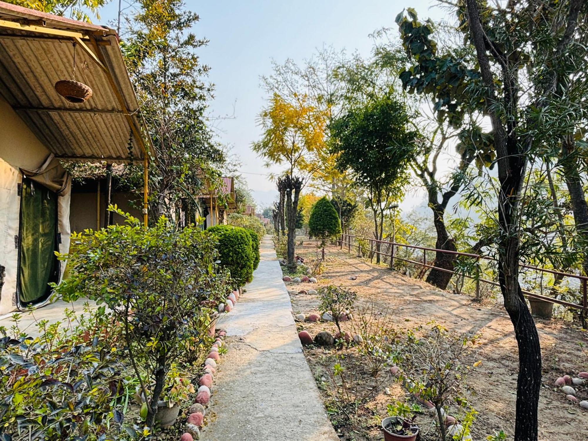 Camp High 5 Jayalgarh Hotel Dāngchura Exterior photo